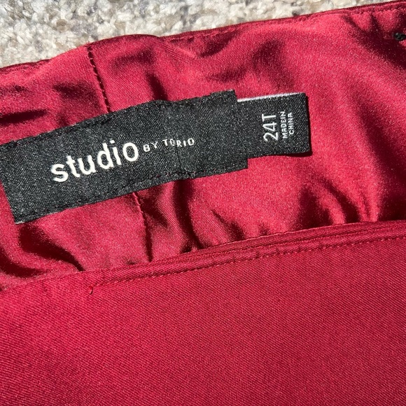 Torrid Studio pants 24T - Picture 3 of 5